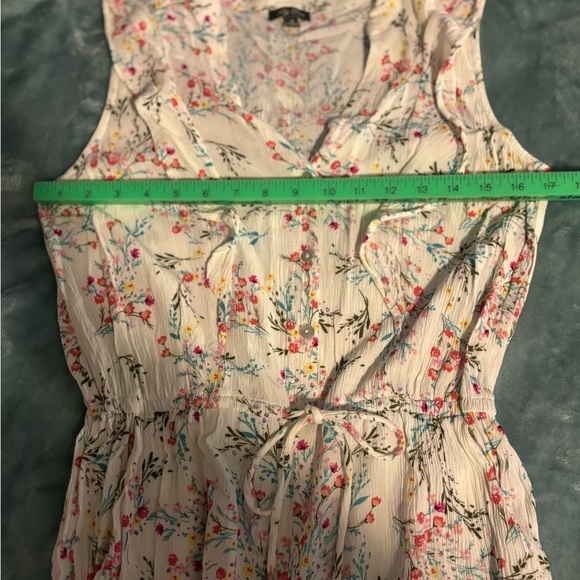 Lilly Rose Floral Romper. Size Small. Front Button And Tie. - Picture 6 of 9